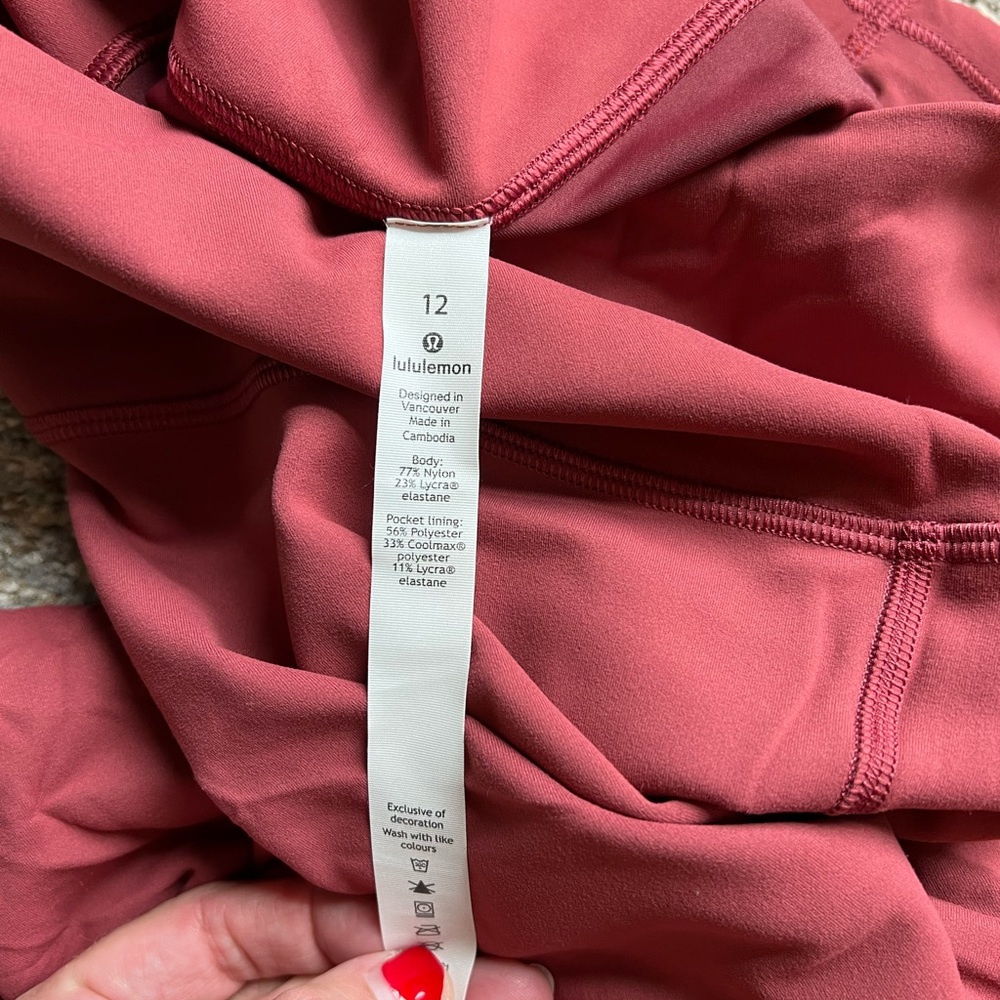 NWOT Lululemon Wunder Train High-Rise Tight 25"
Chianti - Picture 5 of 7